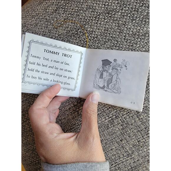 Mini Book Ornament Christmas Nursery Rhymes Vintage - Picture 4 of 6